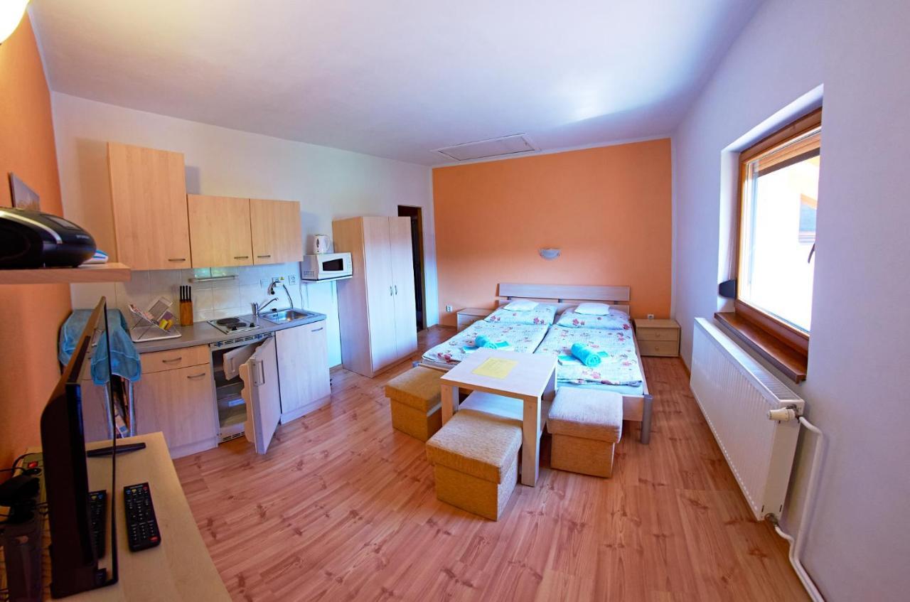 Vila Rhea Važec Buitenkant foto