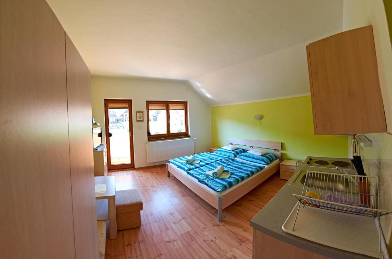 Vila Rhea Važec Buitenkant foto