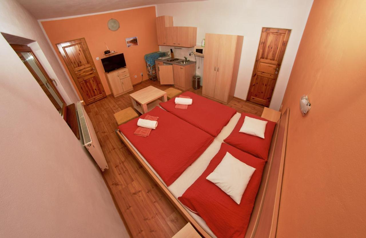 Vila Rhea Važec Buitenkant foto