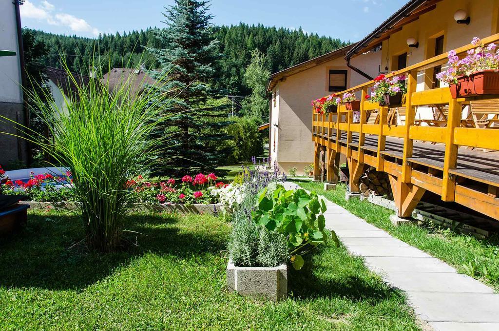 Vila Rhea Važec Buitenkant foto